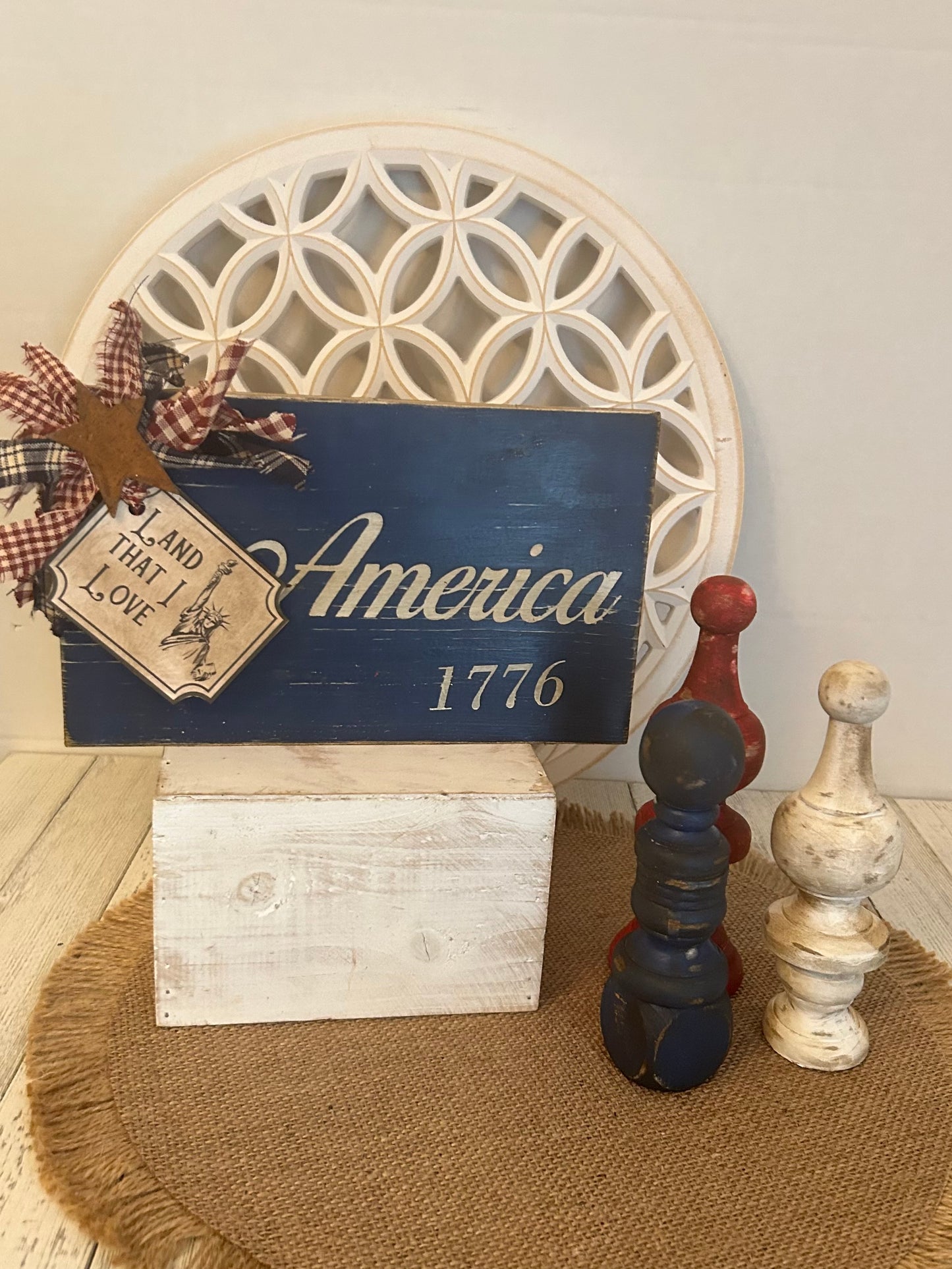 America Shelf Sitter